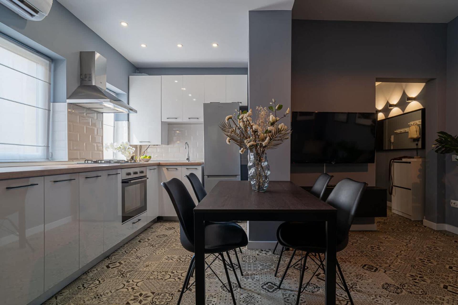 Chic Black & White 2Br Retreat On Dambovitei Bukarest Eksteriør billede